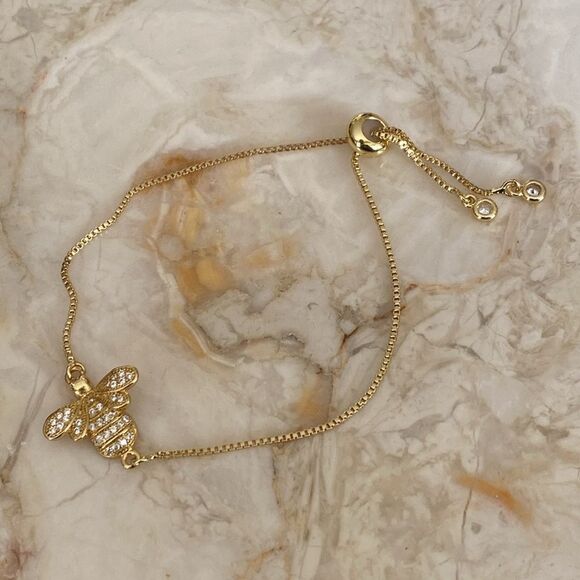NEW Gold Tone Queen Bee Adjustable Bracelet - Picture 1 of 7